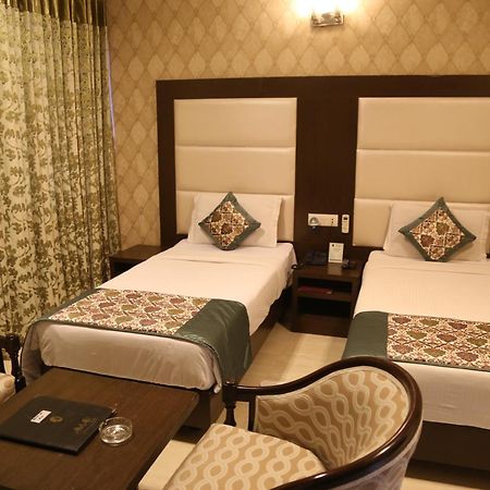 Hotel Amar Inn- Lajpat Nagar Central Market New Delhi Exterior photo