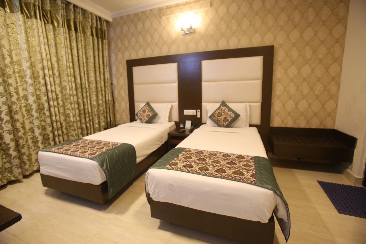 Hotel Amar Inn- Lajpat Nagar Central Market New Delhi Exterior photo