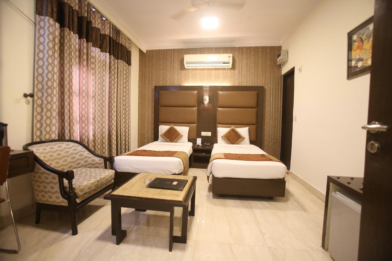 Hotel Amar Inn- Lajpat Nagar Central Market New Delhi Exterior photo