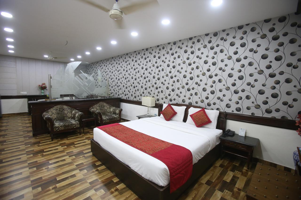 Hotel Amar Inn- Lajpat Nagar Central Market New Delhi Exterior photo