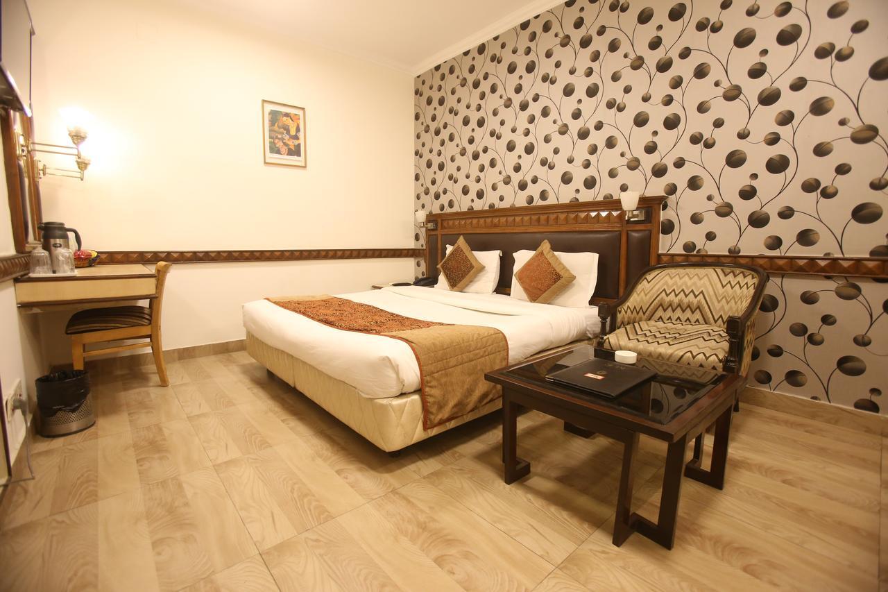Hotel Amar Inn- Lajpat Nagar Central Market New Delhi Exterior photo